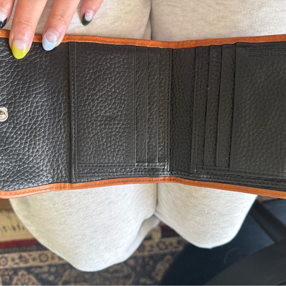 Vintage Black Dooney & Bourke Pebbled Leather Zip Wallet with Brown Trim - Picture 4 of 4